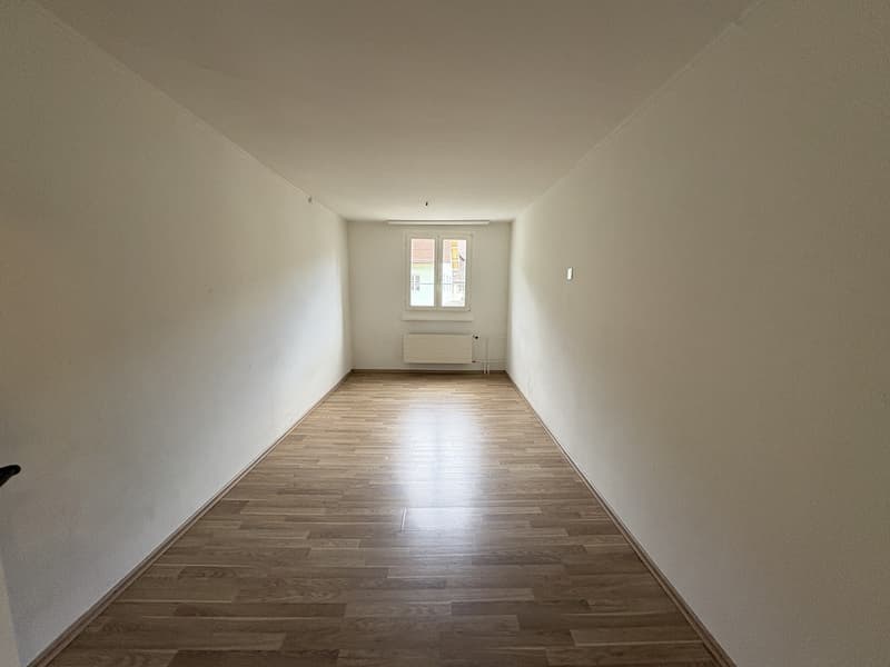 Schöne, grosszügige 3.5-Zimmerwohnung im 2.OG zu vermieten (8)