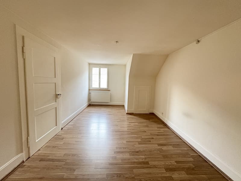 Schöne, grosszügige 3.5-Zimmerwohnung im 2.OG zu vermieten (7)
