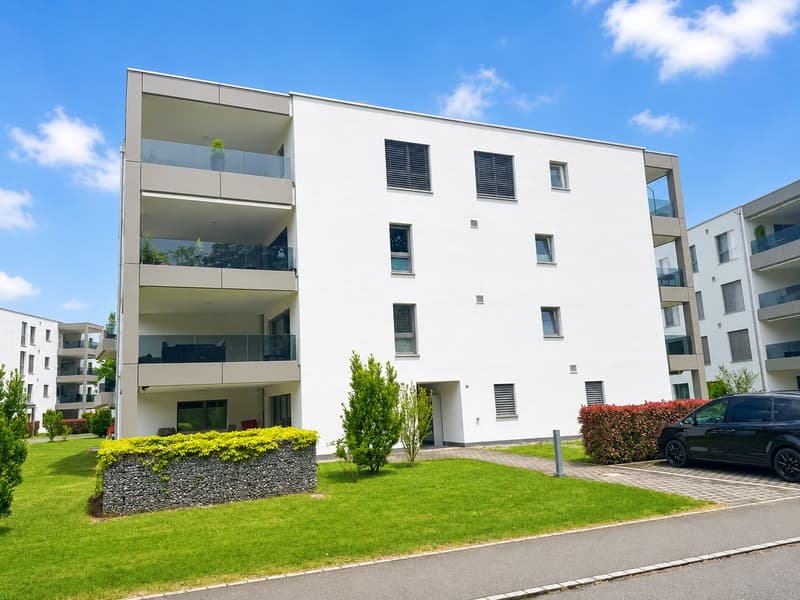 Spacious 2.5-room apartment on the 1st floor with large terrace and balcony (7)