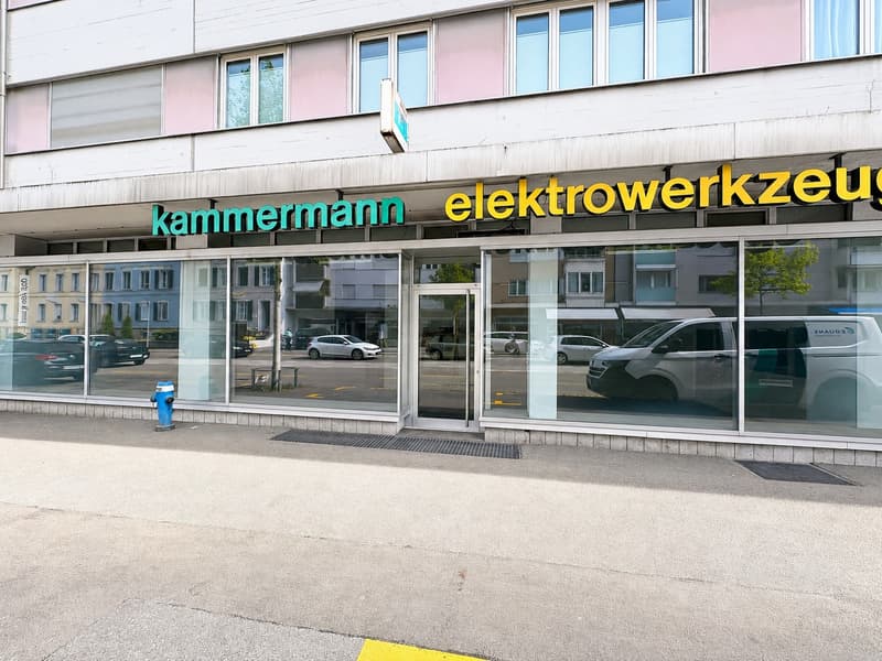 Spazio commerciale polivalente con vetrina attrattiva 125 m² (2)