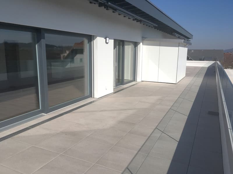 Appartamento mansardato moderno 5.5 locali con grande terrazza a Niederbuchsiten (5)