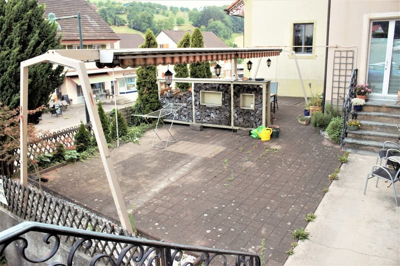 Appartamento luminoso 4.5 locali con grande terrazza a Läufelfingen (2)