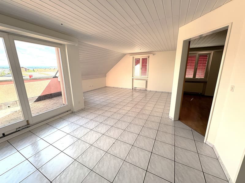 Attractive 3.5-room attic apartment with large terrace in Oensingen (2)