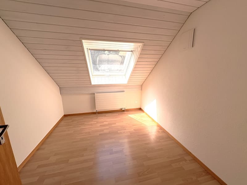 Attractive 3.5-room attic apartment with large terrace in Oensingen (5)