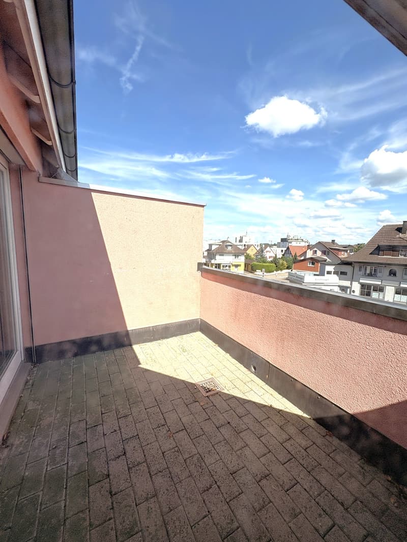 Attractive 3.5-room attic apartment with large terrace in Oensingen (3)