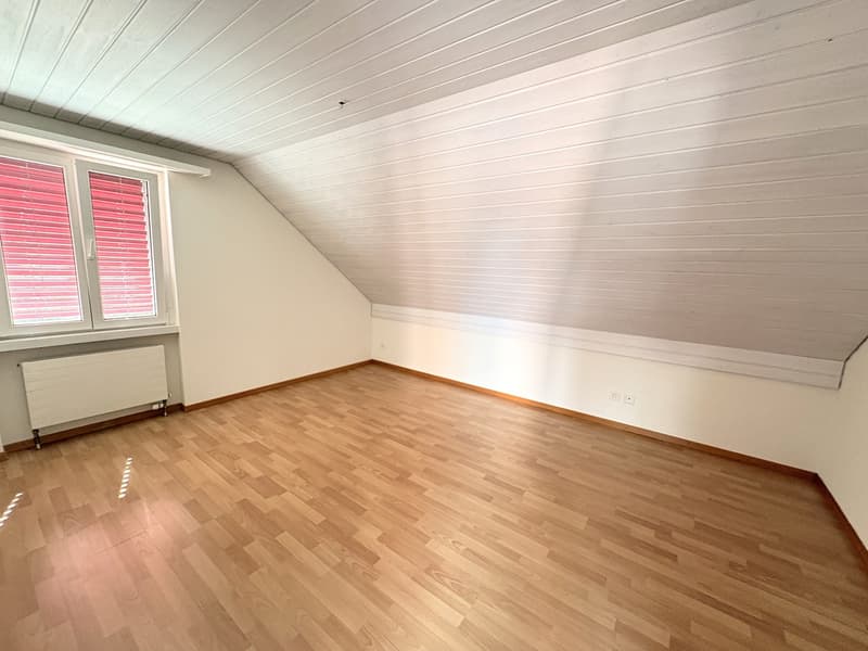 Attractive 3.5-room attic apartment with large terrace in Oensingen (4)