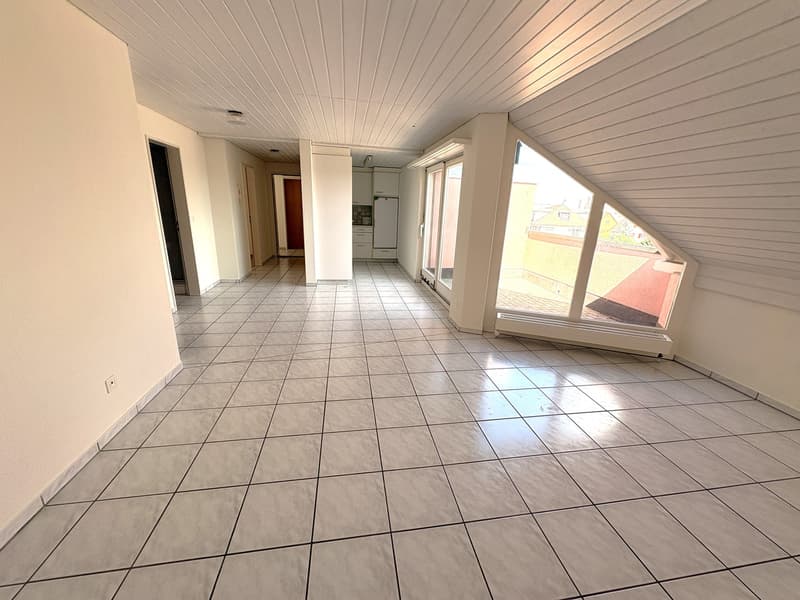 Attractive 3.5-room attic apartment with large terrace in Oensingen (1)