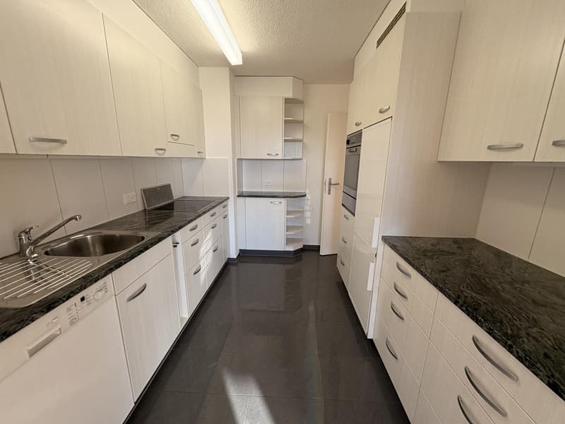 Grosszügige 3.5-Zimmer-Wohnung mit verglastem Balkon in Olten (4)