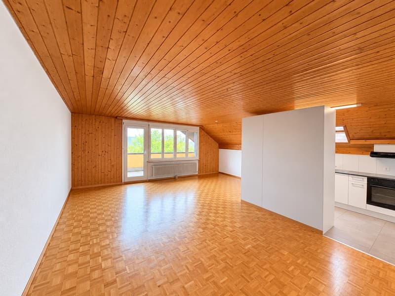 Gemütliche 2.5-Zimmer-Dachwohnung mit grosszügigem Balkon (2)