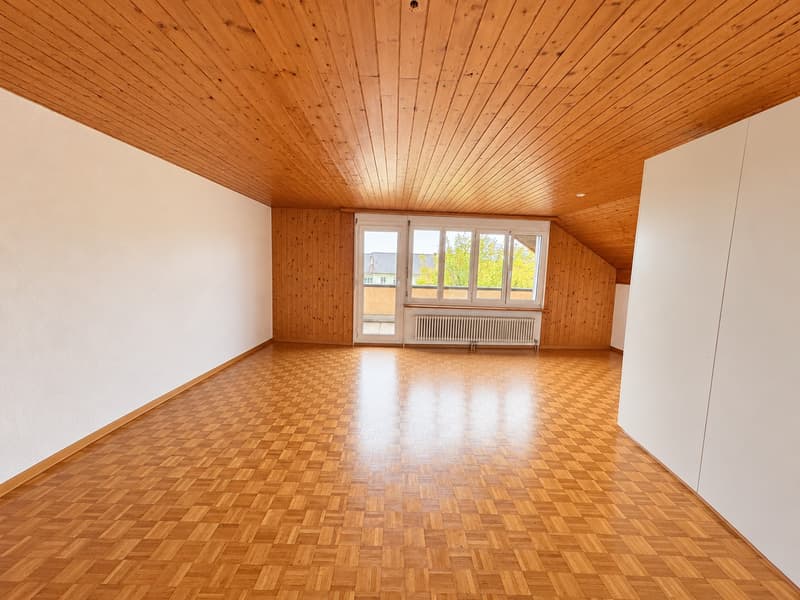 Gemütliche 2.5-Zimmer-Dachwohnung mit grosszügigem Balkon (3)