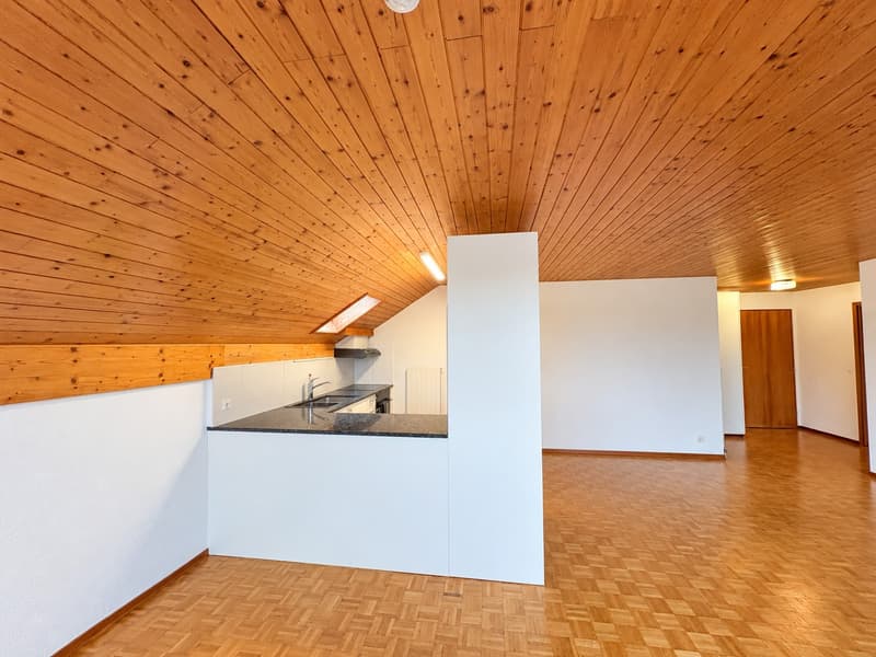 Gemütliche 2.5-Zimmer-Dachwohnung mit grosszügigem Balkon (4)