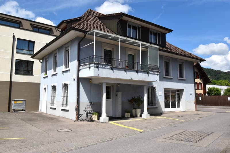 Rental Yielding Residential and Commercial Building in Thun - Centrally Located with Airbnb Potential (1)