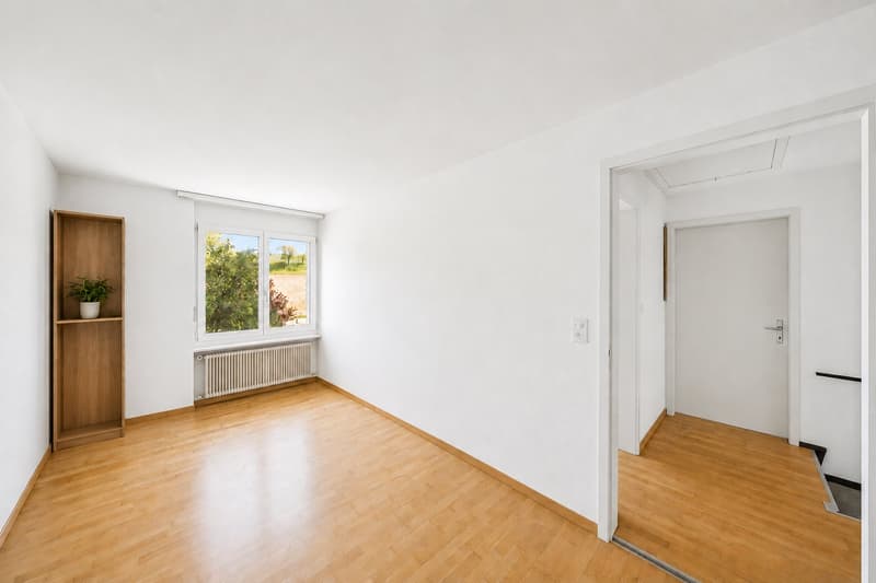 Mediterranes Zweifamilienhaus mit Weitsicht und grossem Garten (16)