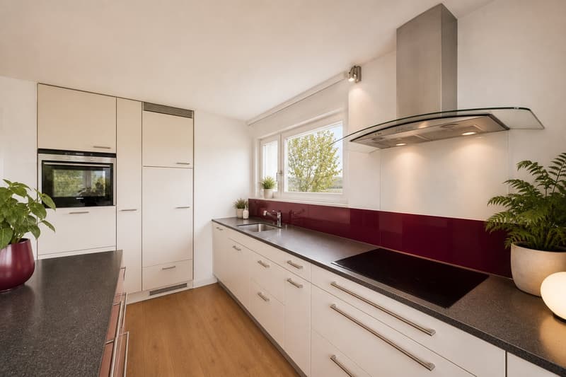 Mediterranes Zweifamilienhaus mit Weitsicht und grossem Garten (14)