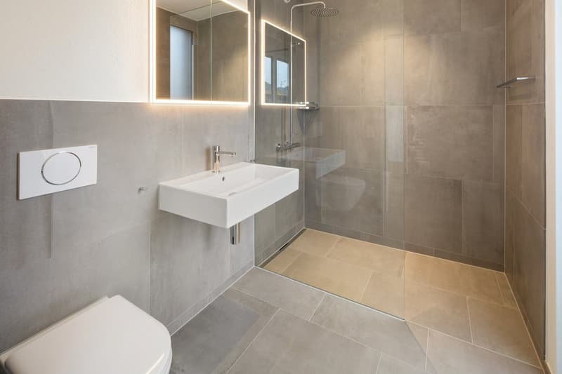 Badezimmer mit Dusche