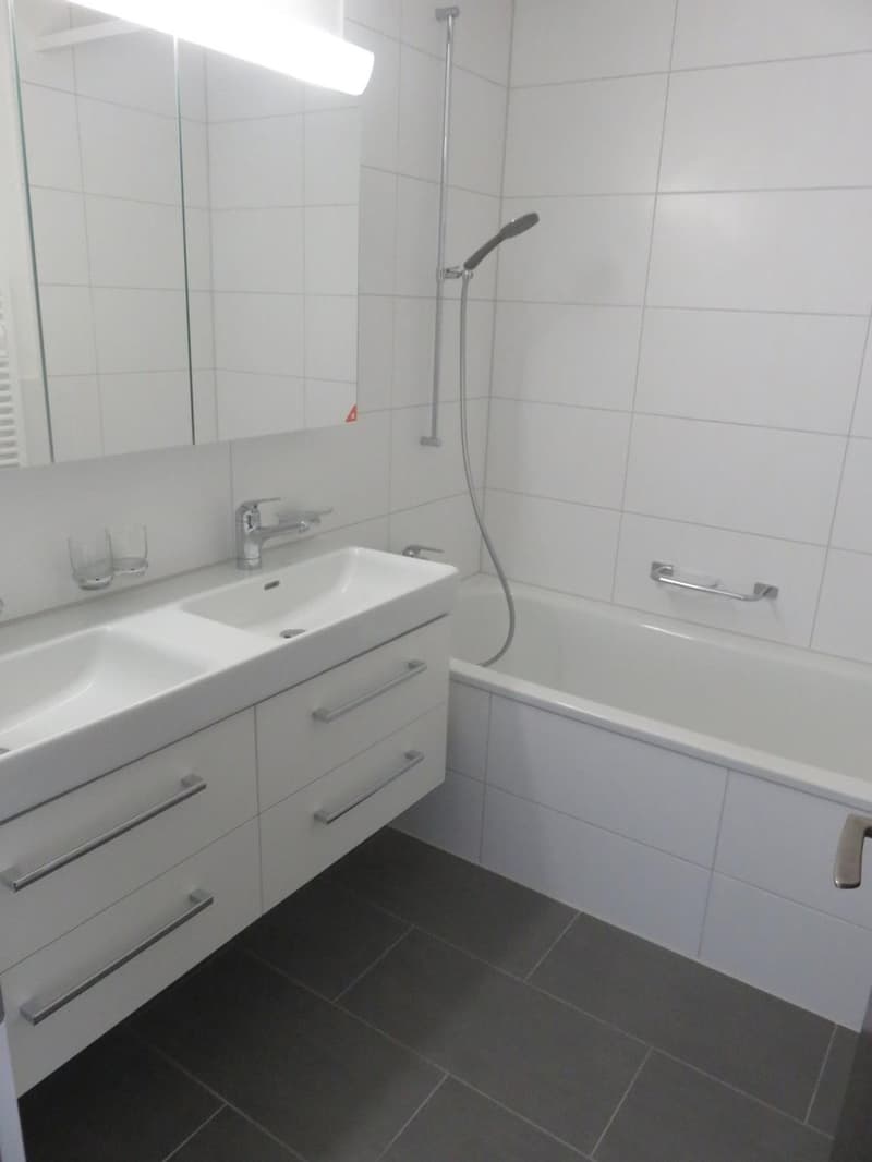 Bad mit Badewanne