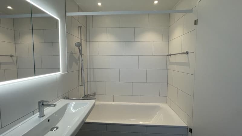 Badezimmer mit Badewanne