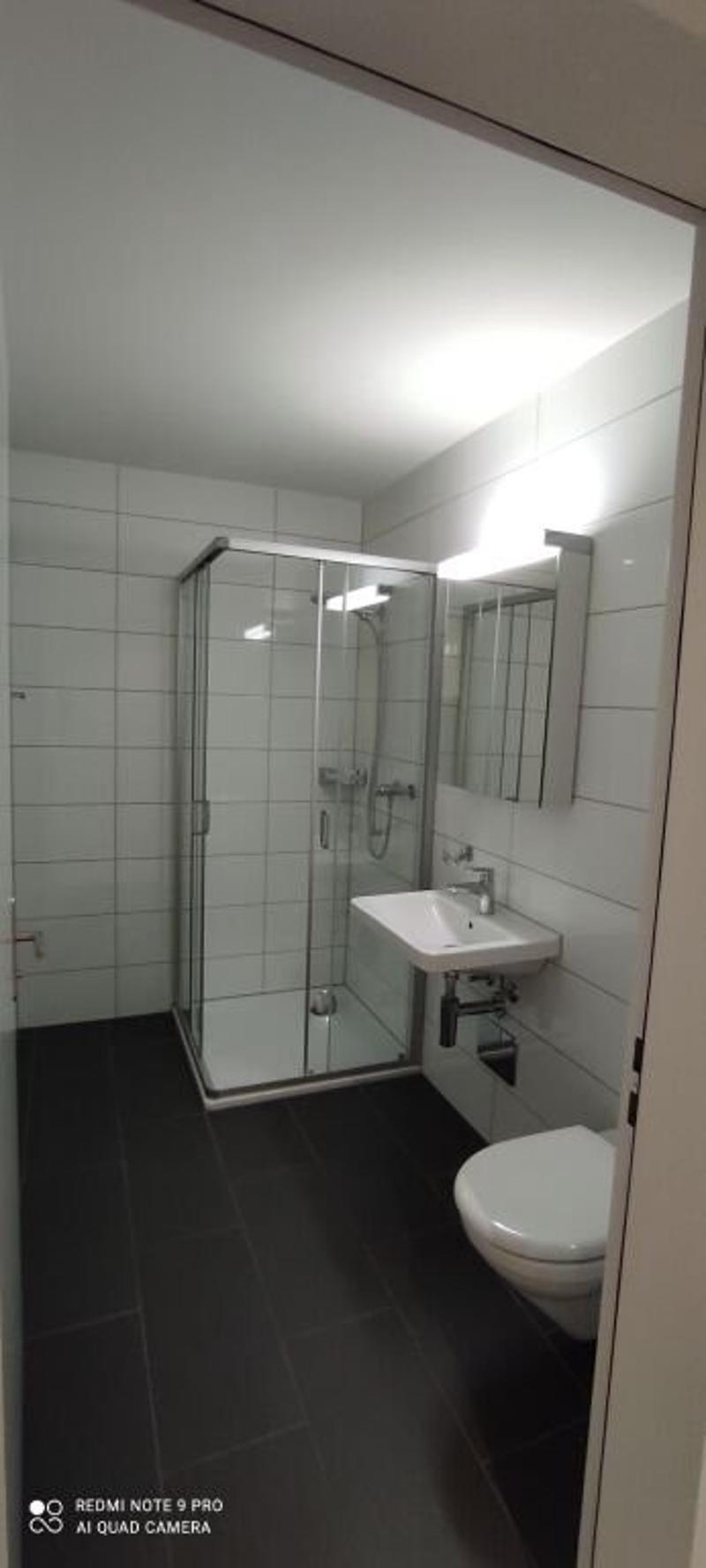 Badezimmer mit Dusche