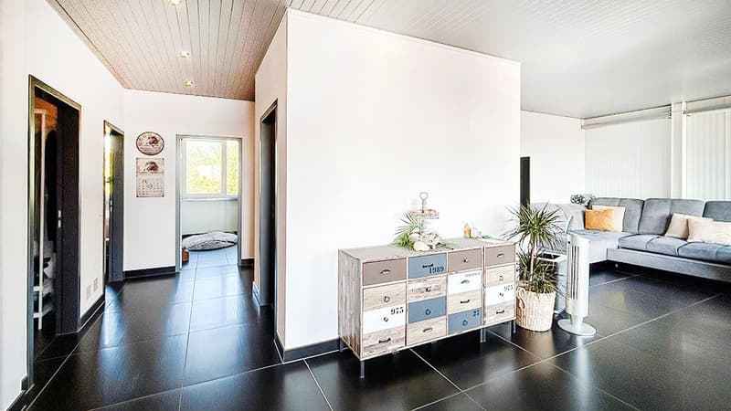 Grosszügige 4.5 Zimmer Wohnung inkl. Doppelgarage mit viel Privatsphäre und Dachterrasse (9)