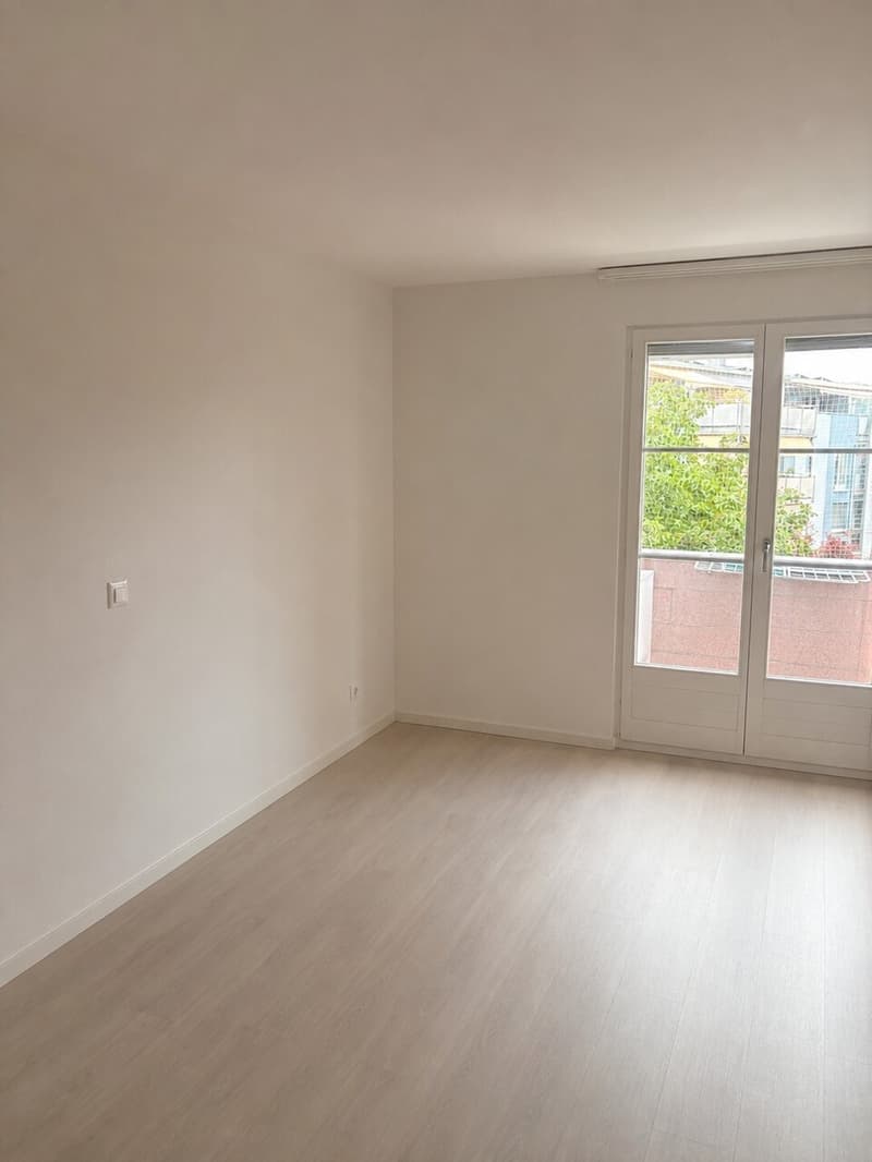 Appartement attrayant de 4½ pièces avec deux balcons, place de parking (4)