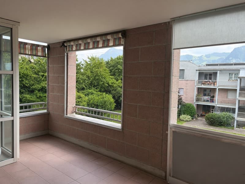 Appartement attrayant de 4½ pièces avec deux balcons, place de parking (10)