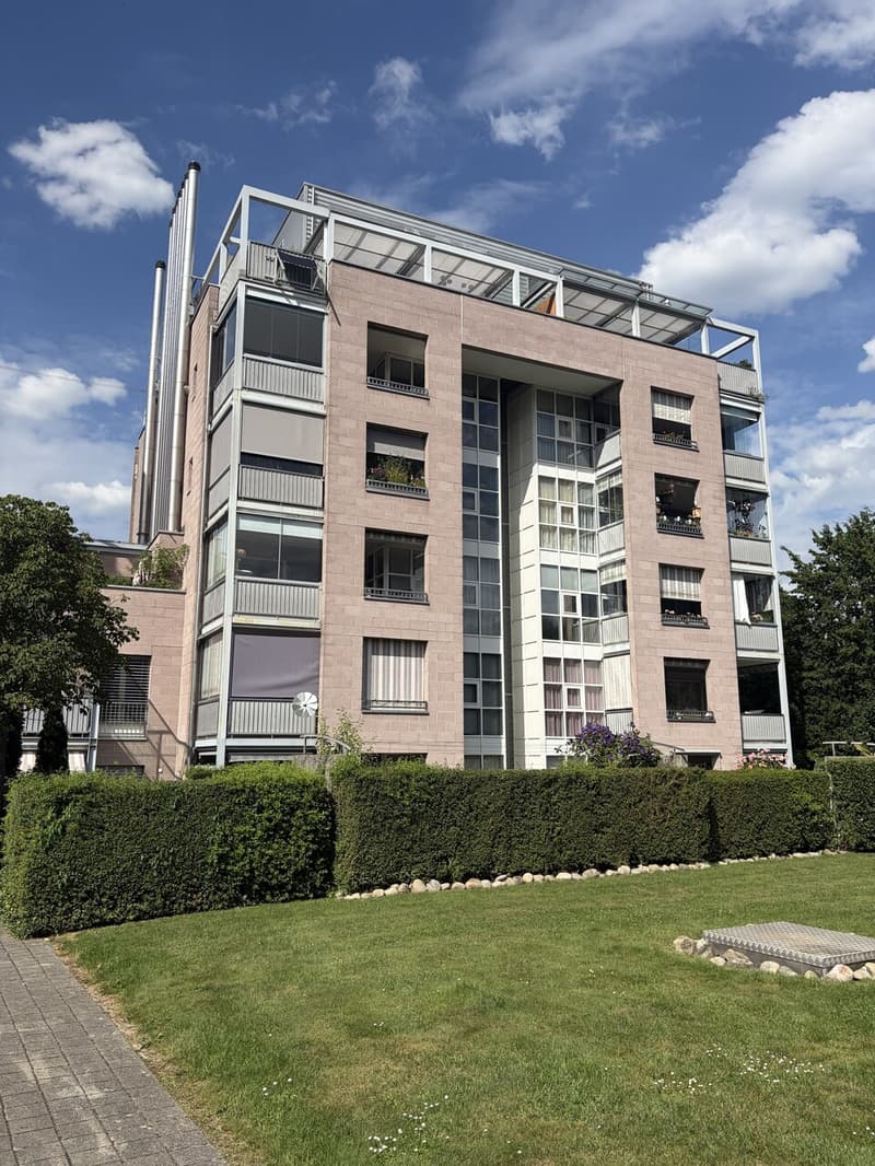 Appartement attrayant de 4½ pièces avec deux balcons, place de parking (11)