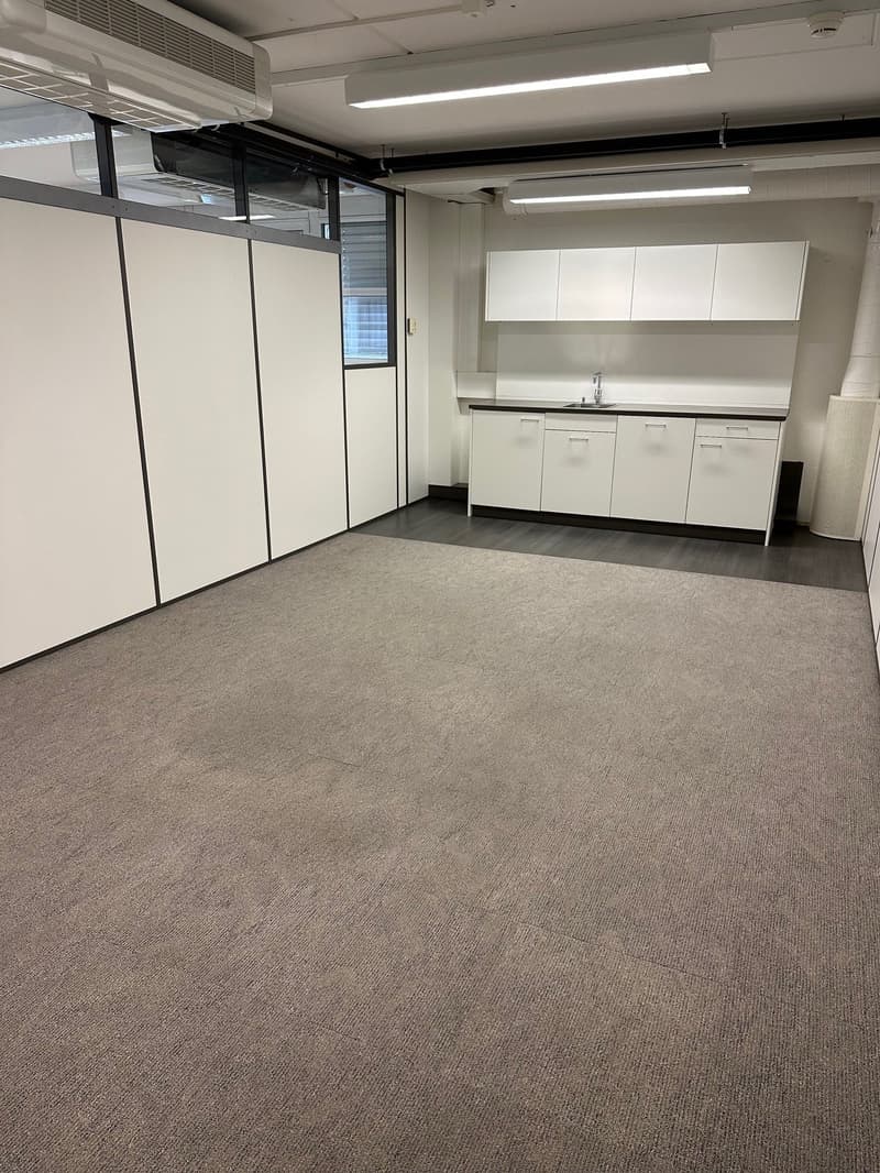 Modern office spaces with flexible floor plans (5)