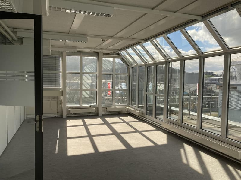 Modern office spaces with flexible floor plans (3)