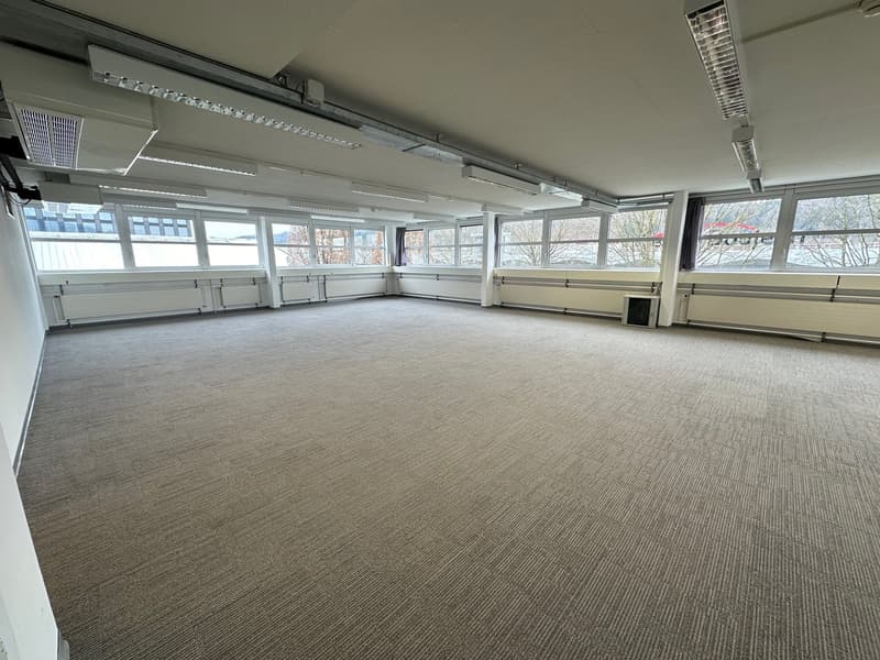 Modern office spaces with flexible floor plans (4)