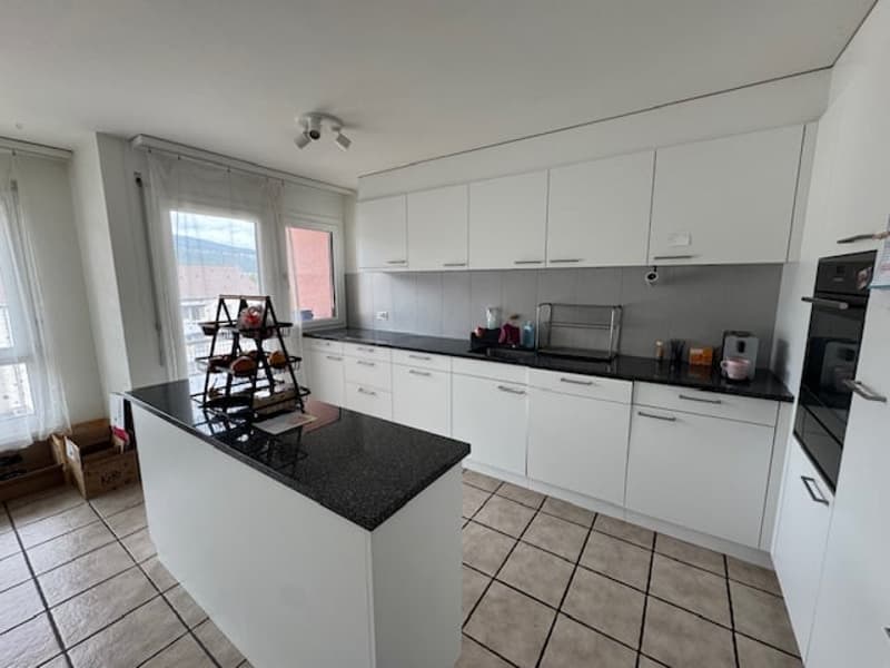 Large 4.5-room apartment in a family-friendly neighborhood (1)