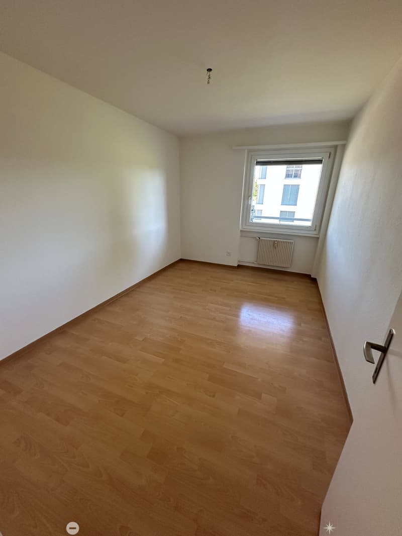 Charmante 4.5-Zimmer-Wohnung mit Balkon in Biel (4)