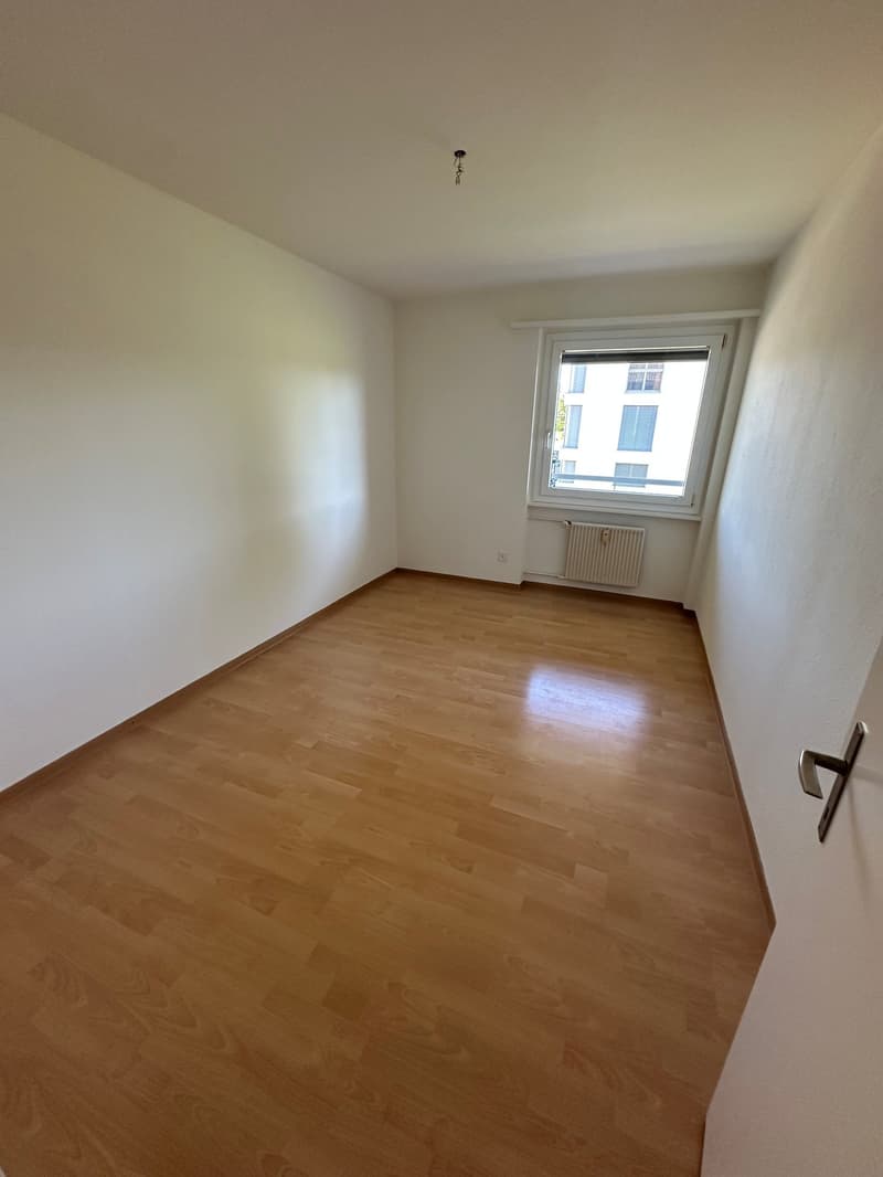 Charmant appartement 4.5 pièces avec balcon à Biel (4)