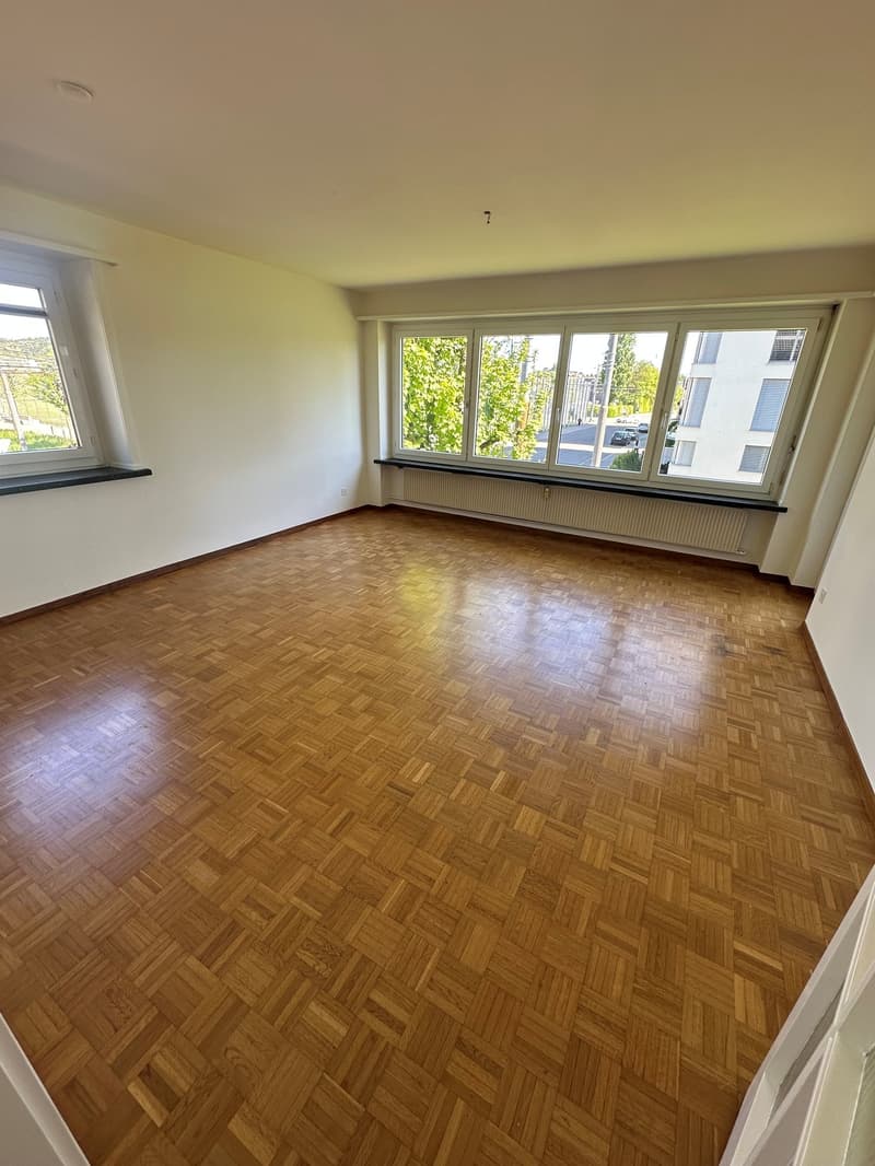 Charmant appartement 4.5 pièces avec balcon à Biel (2)