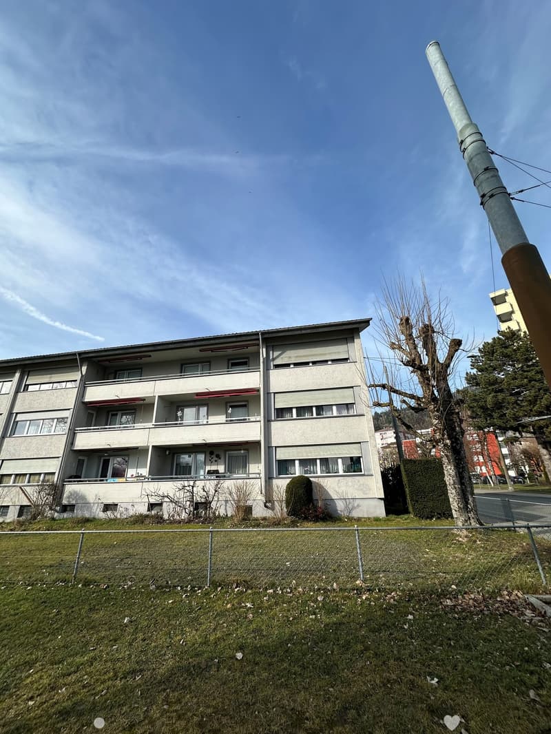 Charmante 4.5-Zimmer-Wohnung mit Balkon in Biel (1)