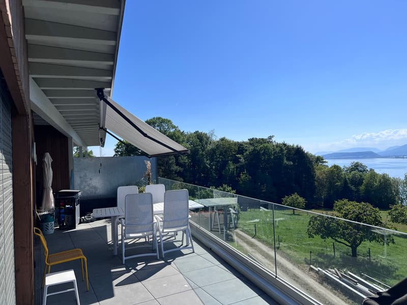 Appartamento in mansarda con vista sul lago (9)