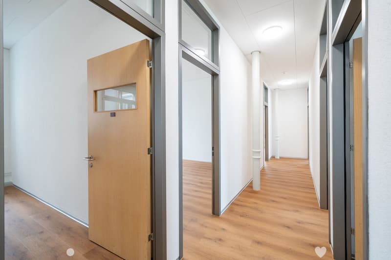 Renovierte Gewerbe- und Bürofläche ab sofort verfügbar (3)