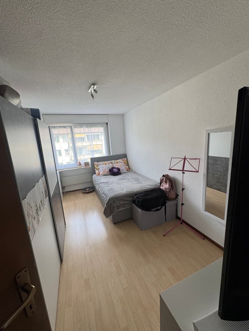 Appartamento soleggiato di 4,5 locali con balcone a Biel (7)