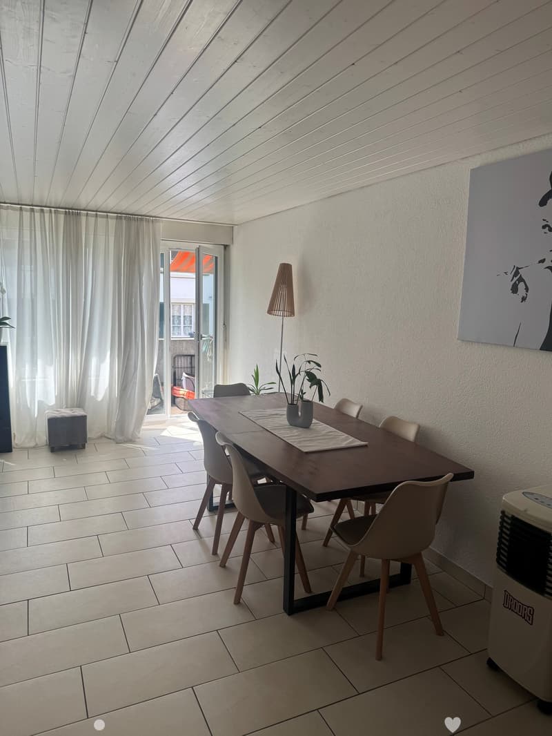 Sonnige 4.5-Zimmer-Wohnung mit Balkon in Biel (1)