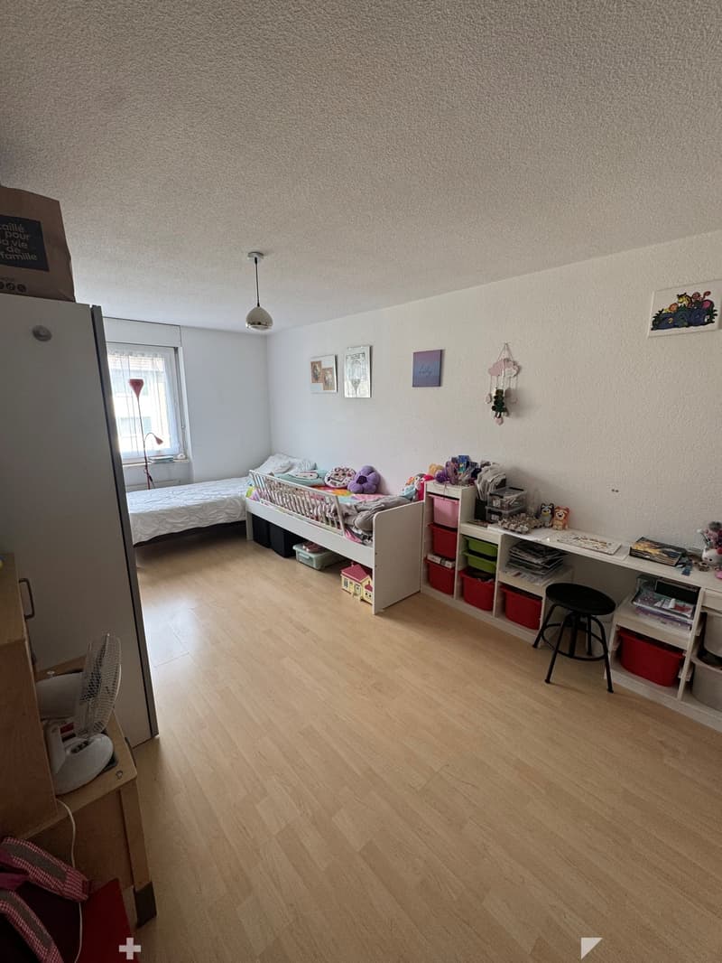 Sonnige 4.5-Zimmer-Wohnung mit Balkon in Biel (5)