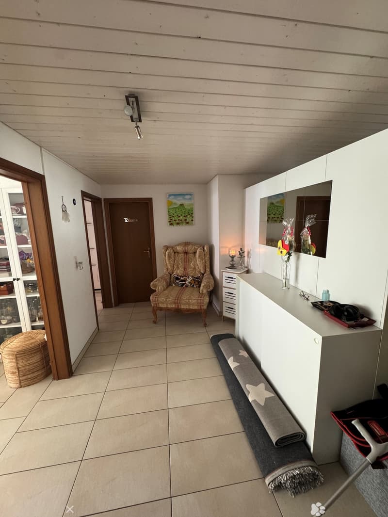 Sonnige 4.5-Zimmer-Wohnung mit Balkon in Biel (4)