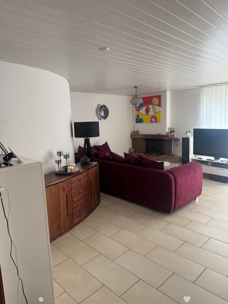 Sonnige 4.5-Zimmer-Wohnung mit Balkon in Biel (3)