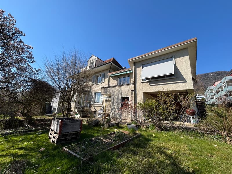 Casa unifamiliare con appartamento per anziani e grande giardino (18)