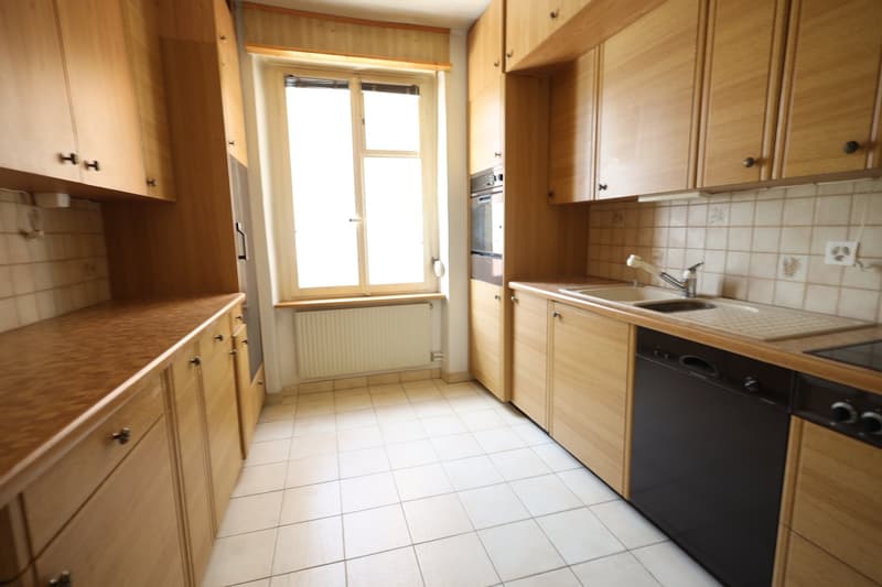 9-Room Two-Family House with Potential in Biel (9)