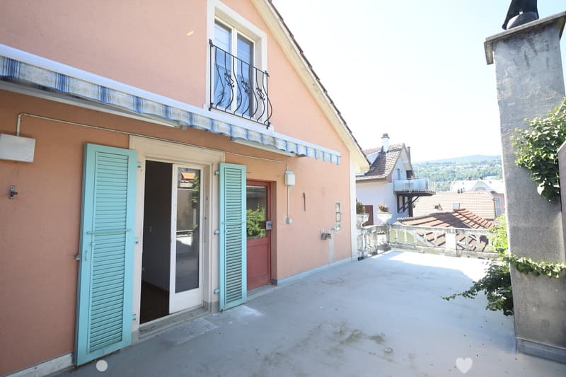 9-Zimmer-Zweifamilienhaus mit Potenzial in Biel (3)