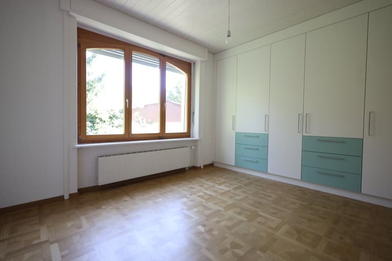 9-Room Two-Family House with Potential in Biel (4)