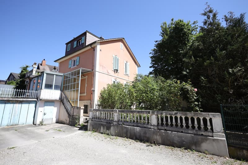 9-Room Two-Family House with Potential in Biel (13)