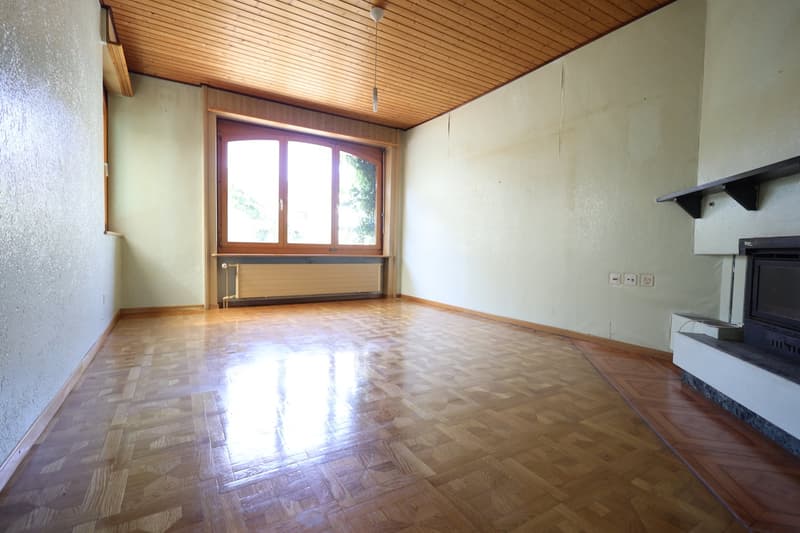 9-Room Two-Family House with Potential in Biel (5)
