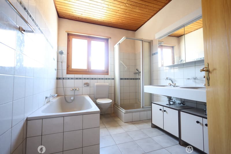 9-Zimmer-Zweifamilienhaus mit Potenzial in Biel (7)