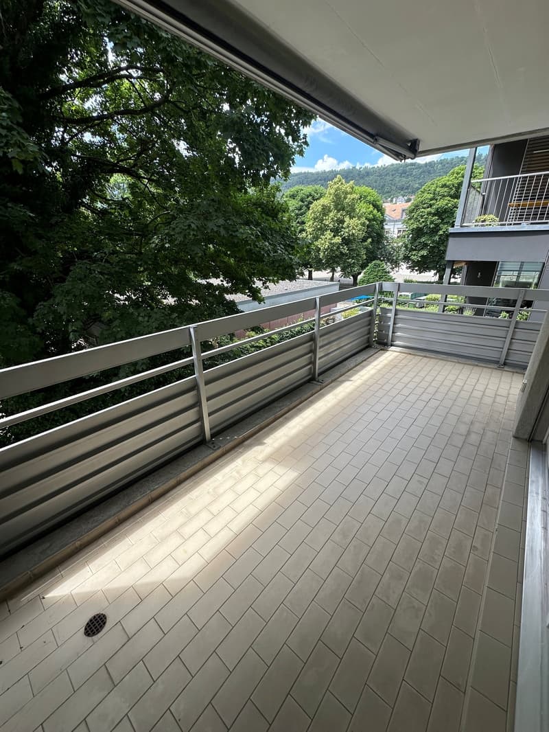 Appartamento luminoso di 4.5 locali con balcone a Biel (9)