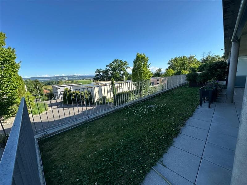 Appartement moderne 3.5 pièces à emplacement surélevé ! (2)